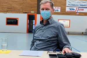 Beigeordneter Jörg Görich während einer Gemeindevertretersitzung in der Horst-Schmidt-Halle 2021